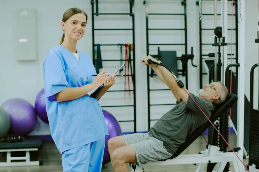 Therapist supervising a patient’s physical recovery exercises after alcohol detox treatment at Alcohol Detox London.